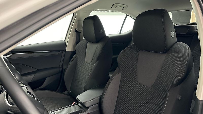 Škoda Octavia 2.0 TDI DSG Ambition - fotka 15 z 26