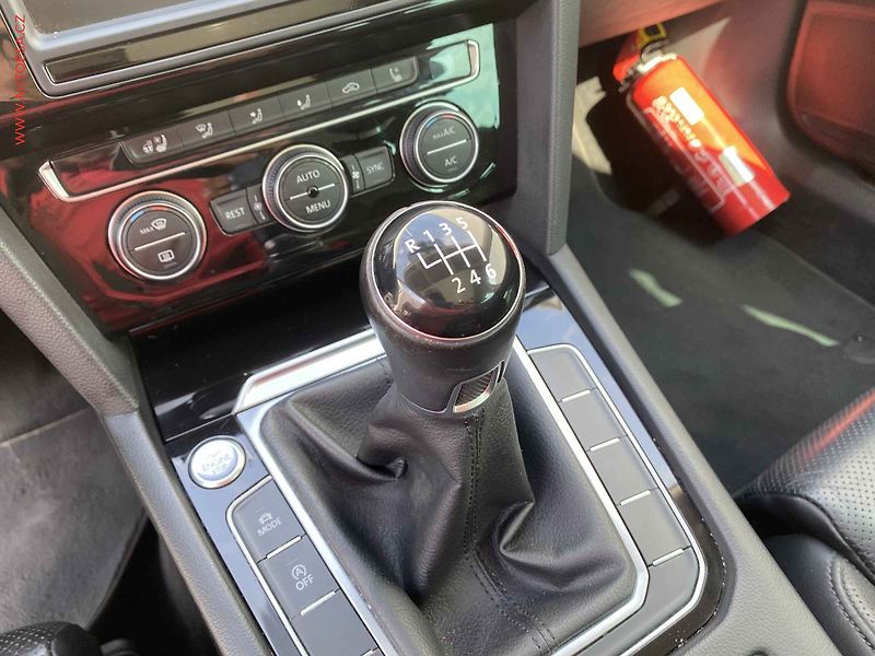 Volkswagen Passat (2016) 2.0 TDi, Highline, panor - fotka 17 z 20