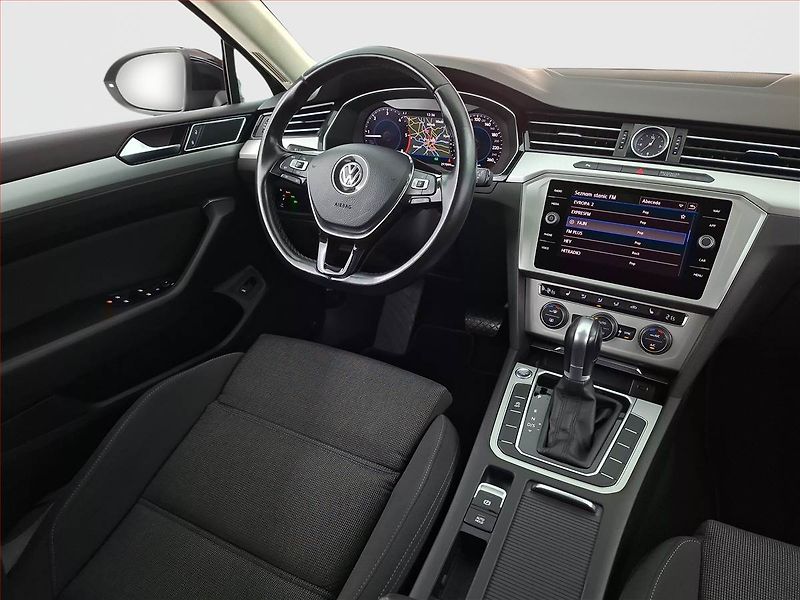 Volkswagen Passat (2019) 2.0 TDI, Automat, Navi - fotka 7 z 22