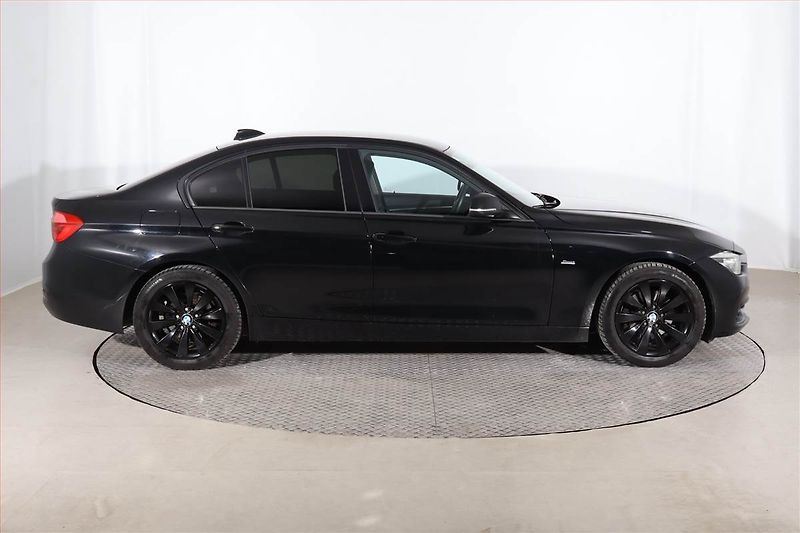 BMW Řada 3 (2016) 320 d, Serv.kniha, Navi - fotka 6 z 25