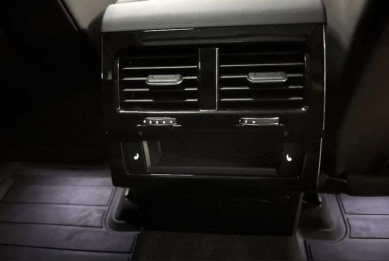Volkswagen Touareg 3.0 V6 TSI AWD Pano  - fotka 15 z 20