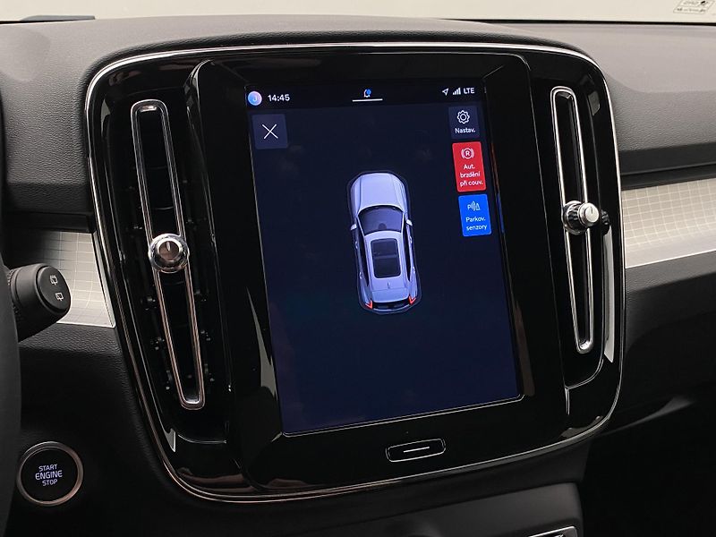 Volvo XC40 B3 CORE AUT CZ - fotka 48 z 49