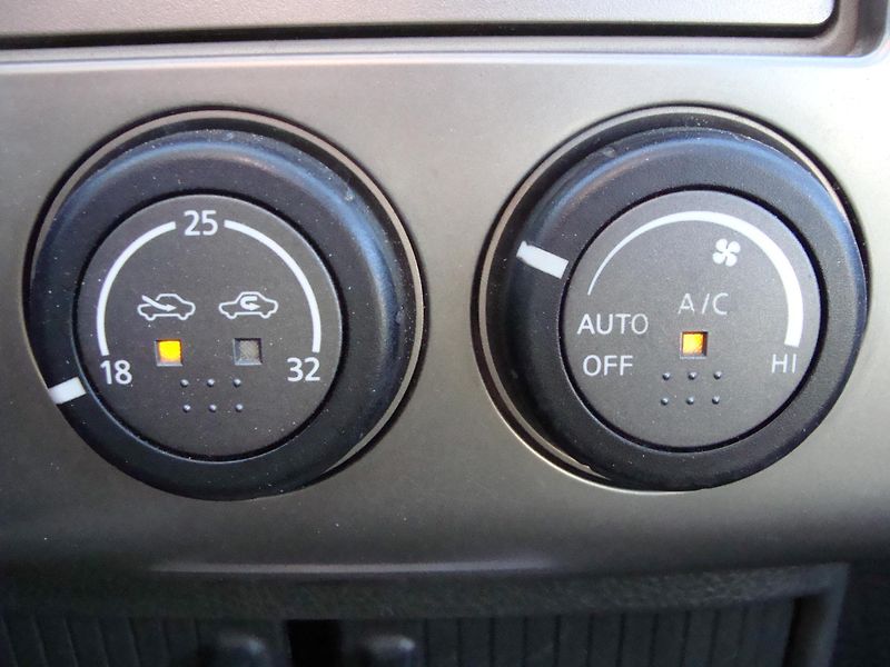 Nissan X-Trail 2.2 DCi, 100 kW, 4x4, klima - fotka 17 z 31