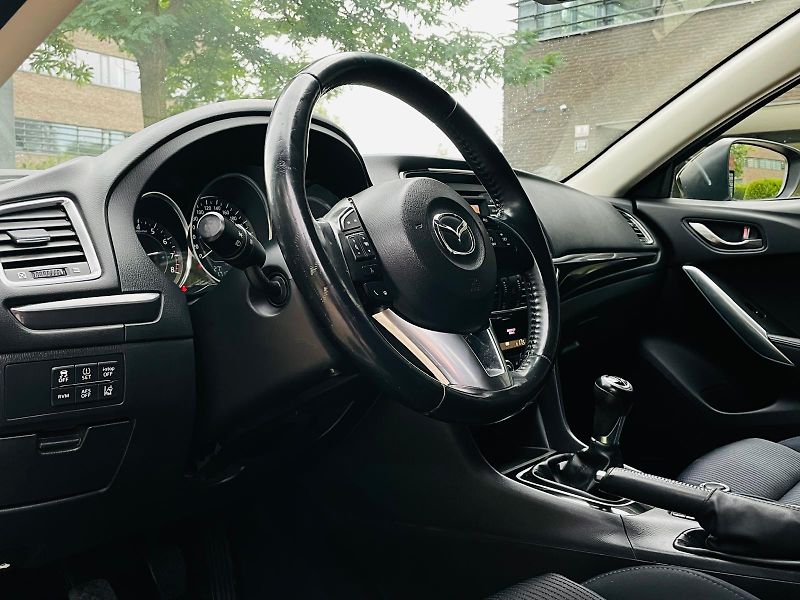 Mazda 6 2.0i MANUÁL SENZORY SERVISKA - fotka 26 z 45