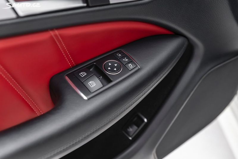 Mercedes-Benz Třídy C 63AMG Coupe*krásný stav*Servis - fotka 41 z 50