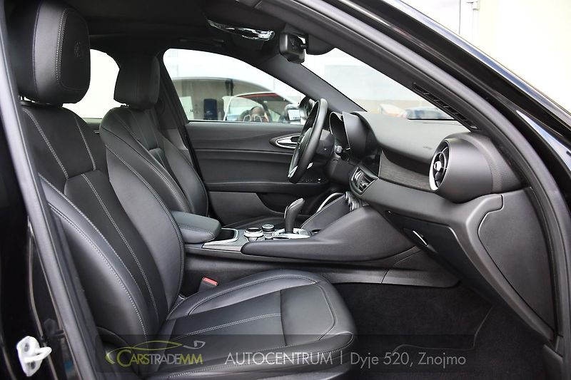 Alfa Romeo Giulia 2.2JTDm 154kw Ti - fotka 16 z 53