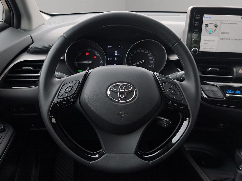 Toyota C-HR (2023) 1.8 e-CTV 72kW, ČR, 1. Maj., S - fotka 10 z 27