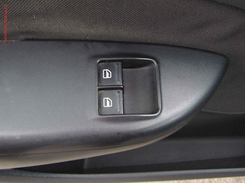 Škoda Octavia (2009) 1.9 TDi, autoAC, temp - fotka 11 z 17