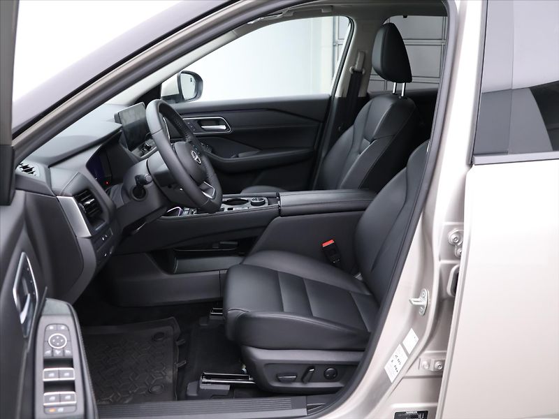 Nissan X-Trail 1,5 e-Power 4WD Tekna CZ 1.Maj - fotka 12 z 35