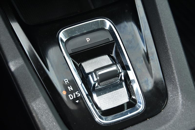 Škoda Octavia 2.0 TDI 110kW DSG STYLE ČR - fotka 28 z 31