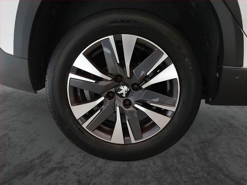 Peugeot 2008 (2018) Allure 1.2 PureTech, ČR,1.maj - fotka 15 z 16