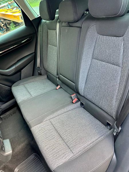 Škoda Karoq (2019) 1.6 TDI 2019 VELKY SERVIS - fotka 15 z 37