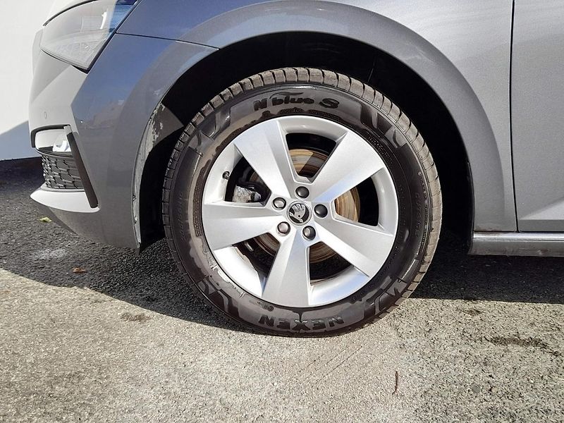 Škoda Scala Ambition Plus 1.5 TSI 110kW 6M - fotka 19 z 28