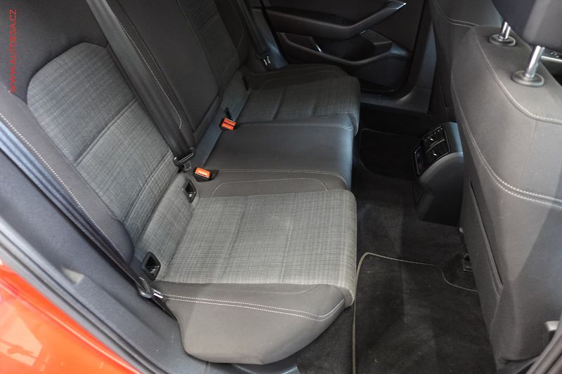Volkswagen Passat (2019) 2.0 TDi, DSG, LED, kamera - fotka 13 z 24
