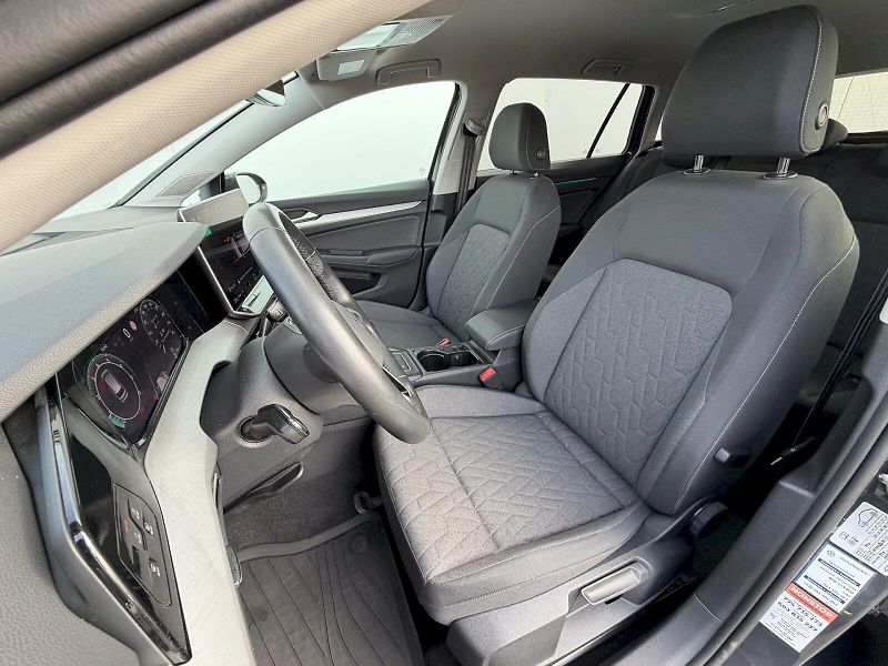 Volkswagen Golf (2024) 1.5 TSI 110kW Life - fotka 6 z 35