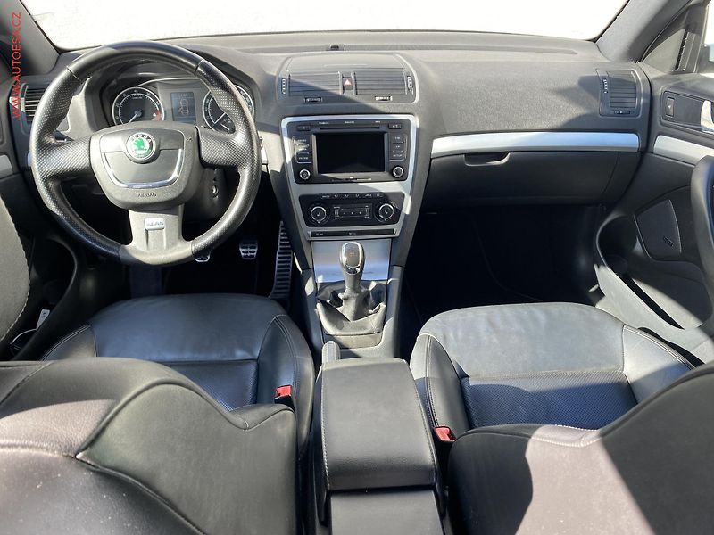 Škoda Octavia (2011) 2.0TSi, RS, xenon - fotka 8 z 16