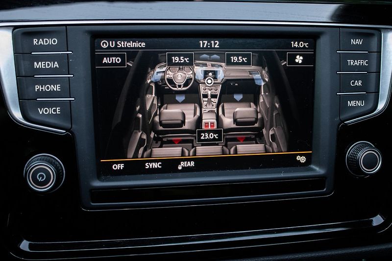 Volkswagen Touran 2.0 TDI, 110kW - fotka 31 z 45