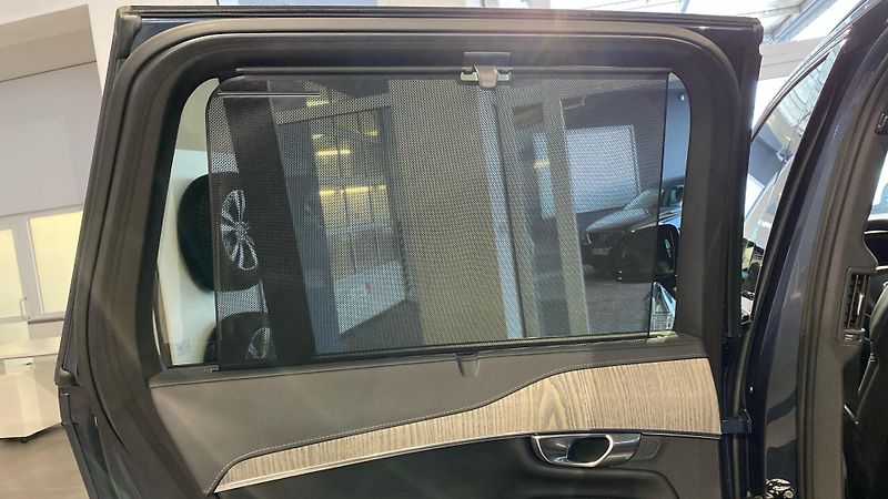 Volvo XC90 PLUS BRIGHT, B5 AWD, 173+10 kW - fotka 33 z 38