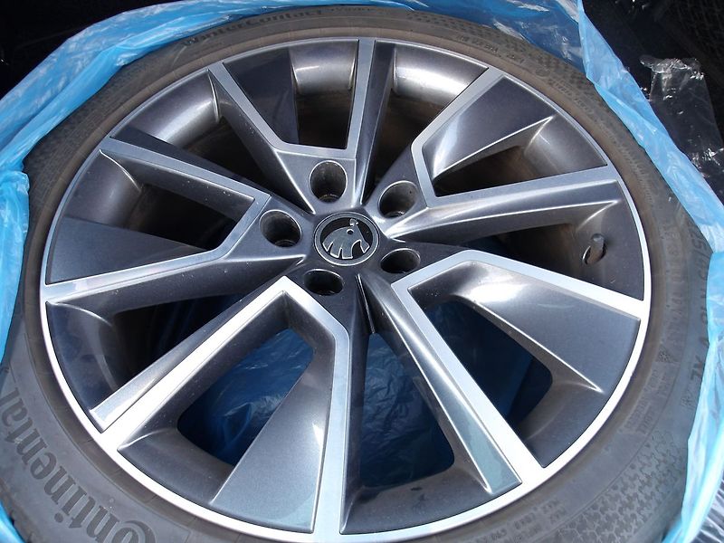 Škoda Octavia 1,4TSi PLUGINHYBRID 1.MAJ. - fotka 26 z 34