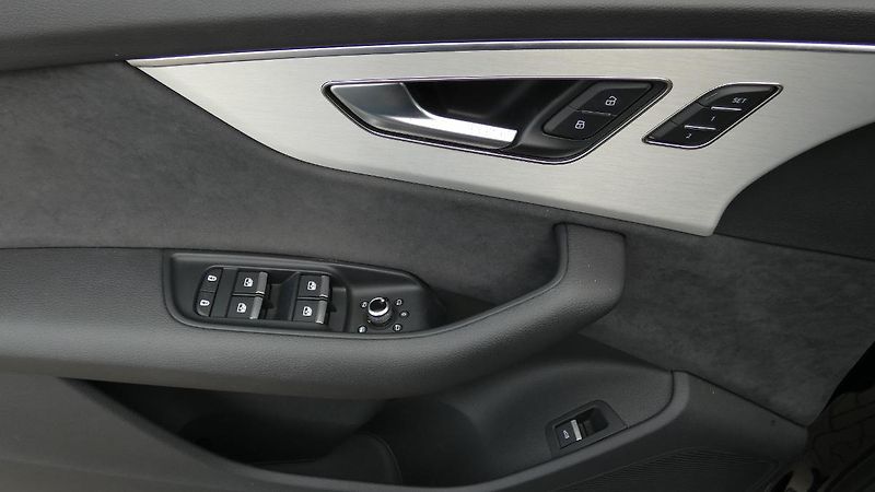 Audi Q7 50 TDI quattro Tiptronic S lin - fotka 9 z 26