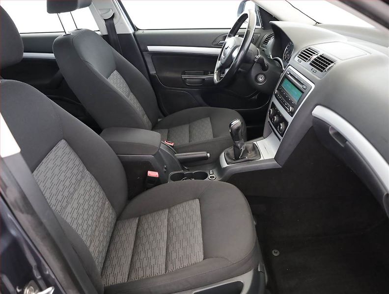 Škoda Octavia (2011) Ambiente 1.6 TDI, po STK - fotka 7 z 14