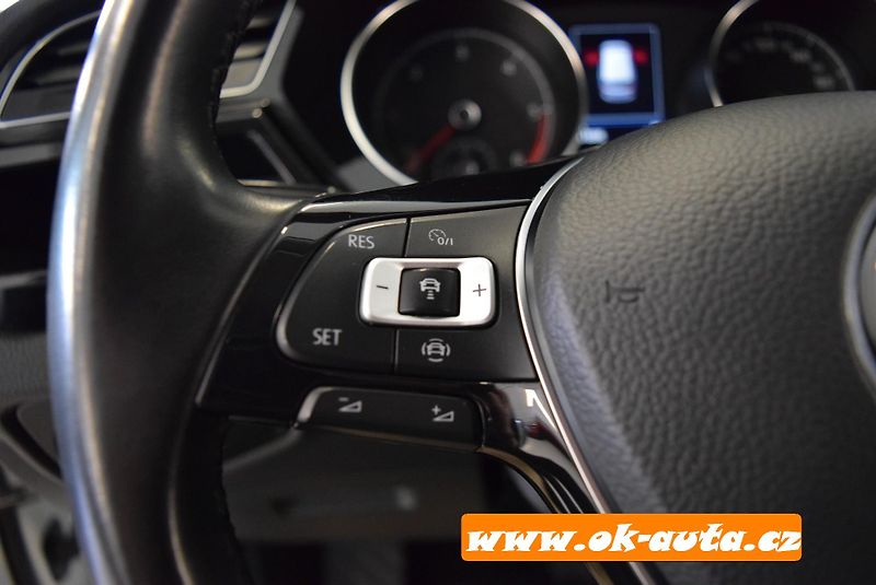 Volkswagen Touran 2.0 TDI HIGH. 7 MÍST 61 000 KM - fotka 35 z 52