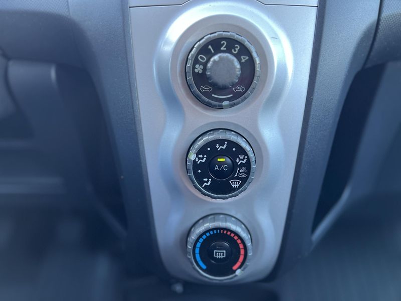 Toyota Yaris 1.0i 51KW ČR  - fotka 19 z 38