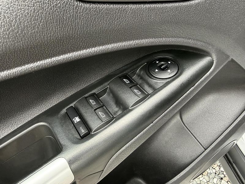 Ford Transit Connect 1,5 TDCi Maxi 5 Míst ČR - fotka 16 z 29