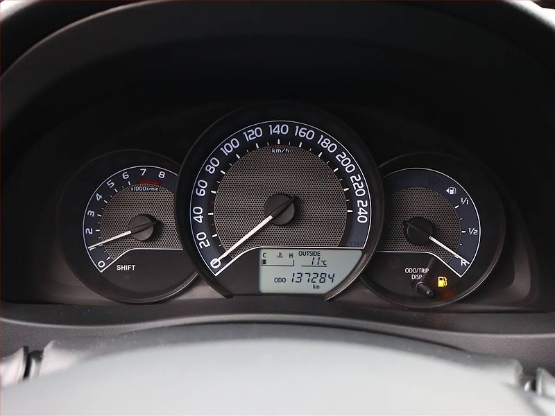 Toyota Auris (2013) 1.6 Valvematic - fotka 9 z 14