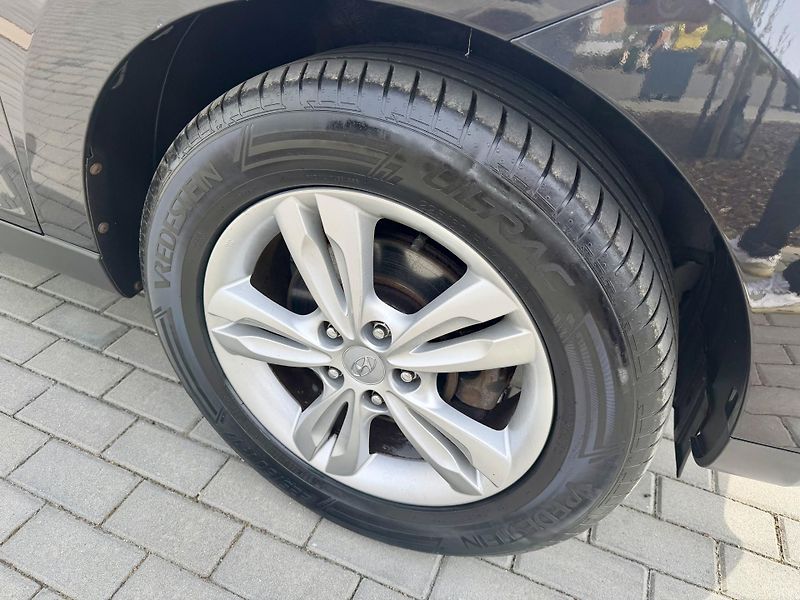 Hyundai ix35 (2010) 2.0i Style 2WD - fotka 10 z 23