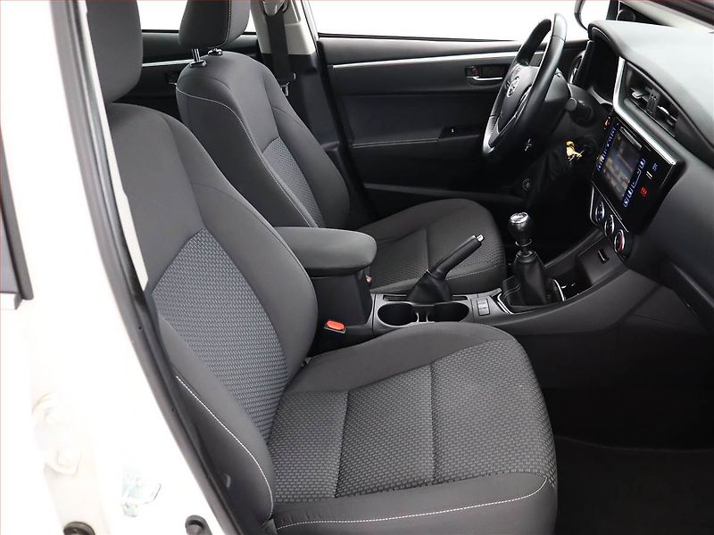 Toyota Corolla (2019) 1.6 Valvematic, Tempomat - fotka 7 z 16