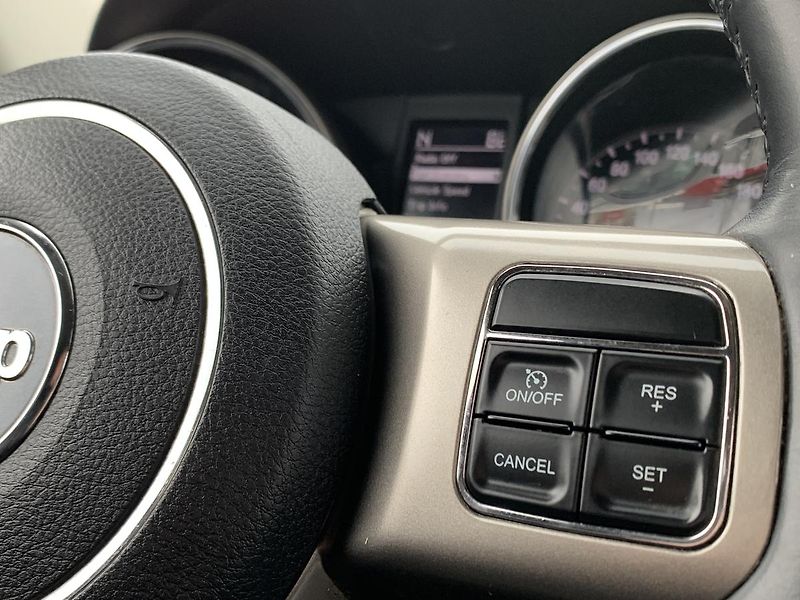 Jeep Grand Cherokee 3.0 CRD LIMITED AUTOMAT KŮŽE - fotka 17 z 52
