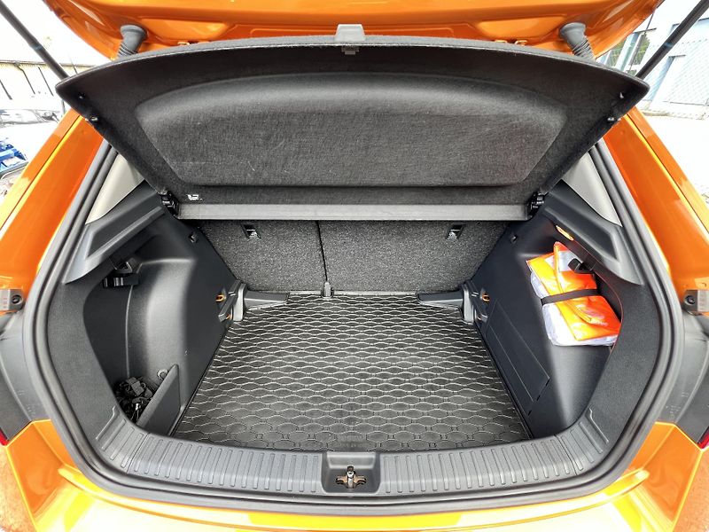 Škoda Fabia Ambition+ 1.0TSi 70kw PŮVOD ČR - fotka 28 z 44