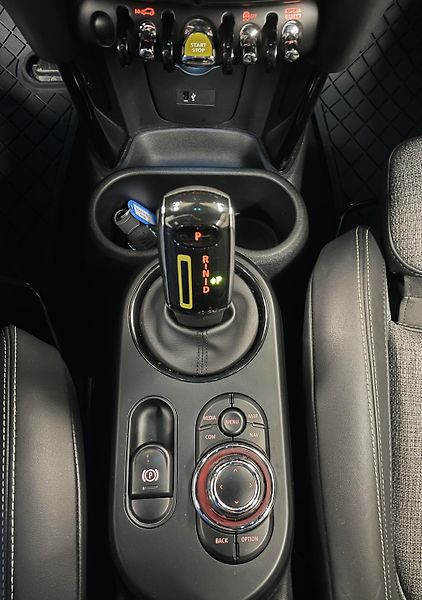 Mini Cooper SE, 135 kW, CHILLI RED, ČR - fotka 19 z 29