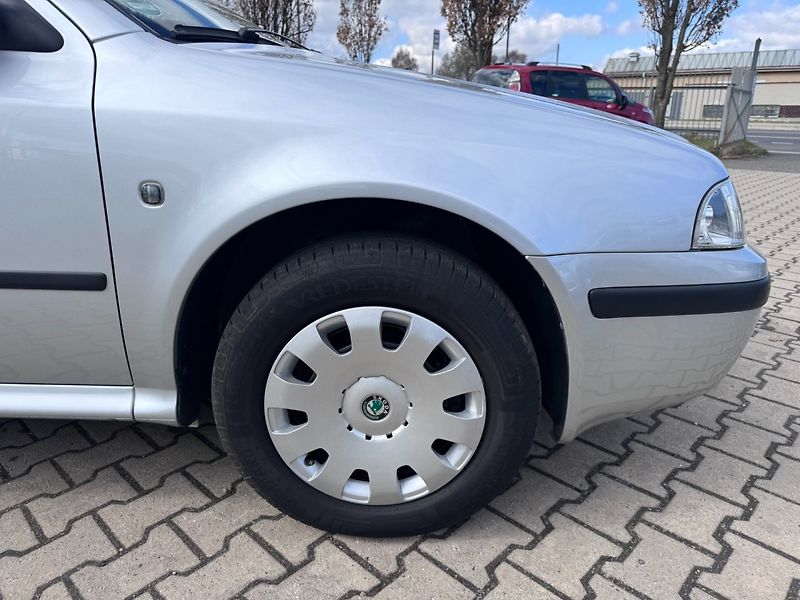 Škoda Octavia (2009) 1,4 16V 55 KW STK 1 MAJ TAŽNÉ - fotka 16 z 50