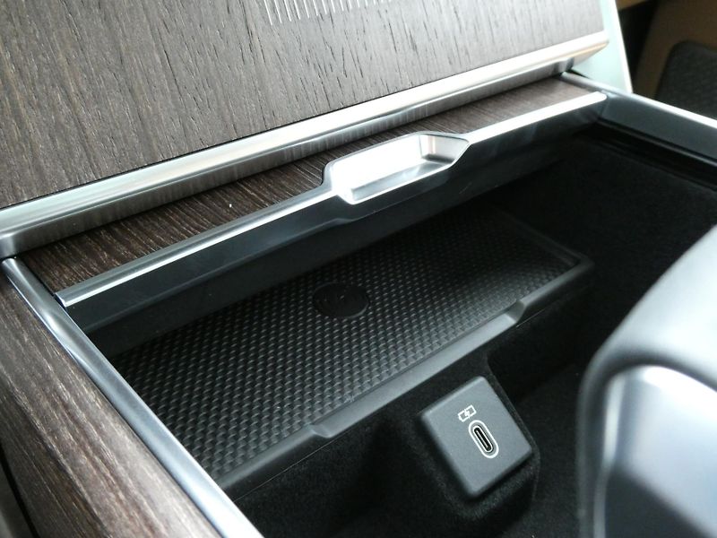 Land Rover Range Rover 4,4 Autobiography P530 - fotka 35 z 44