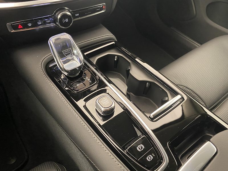 Volvo V60 T6 AWD RECHARGE DARK PLUS CZ - fotka 24 z 49