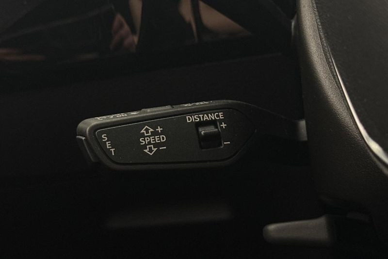 Audi SQ8 e-tron quattro Tažné Pano 360k - fotka 12 z 34
