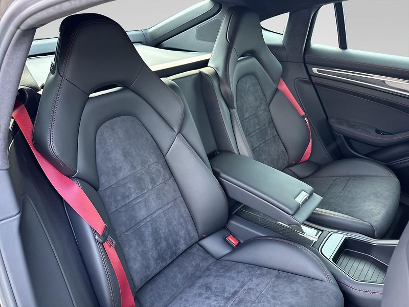Porsche Panamera GTS - fotka 25 z 30