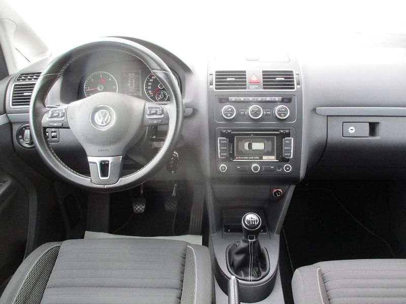Volkswagen Touran TDI CUP*77KW*TZ*NAVI*VÝHŘEV* - fotka 14 z 50