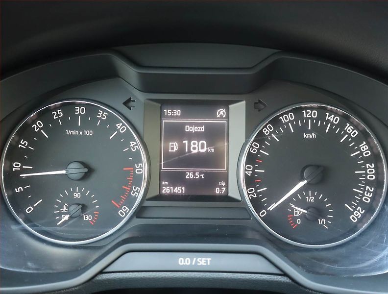 Škoda Octavia (2013) Ambition 1.6 TDI, Tempomat - fotka 11 z 15