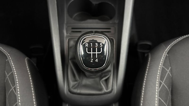 Škoda Fabia 1.0 TSI Ambition Combi - fotka 23 z 25