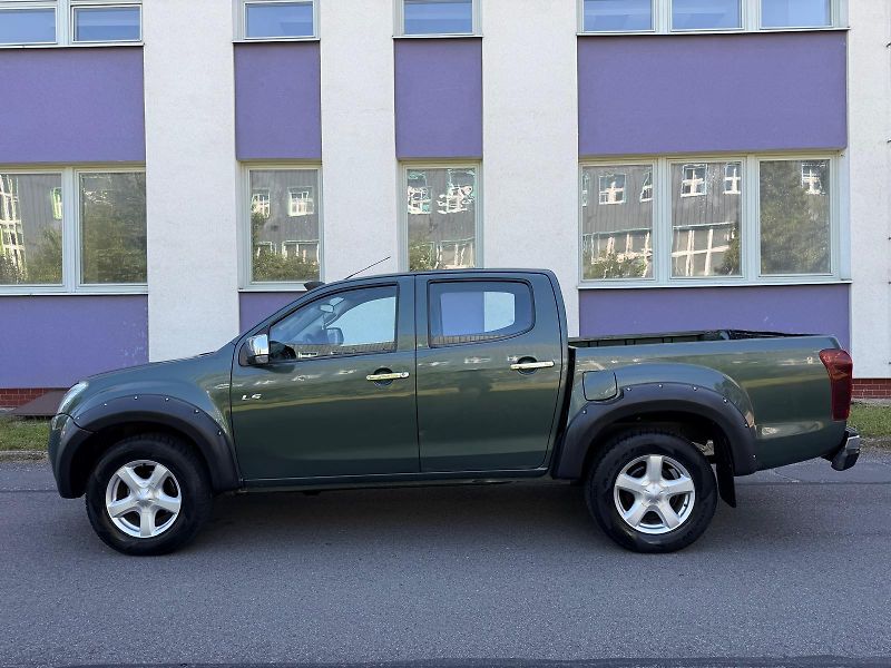 Isuzu D-Max 2,5 TD TwinTurbo  4WD automat - fotka 2 z 19