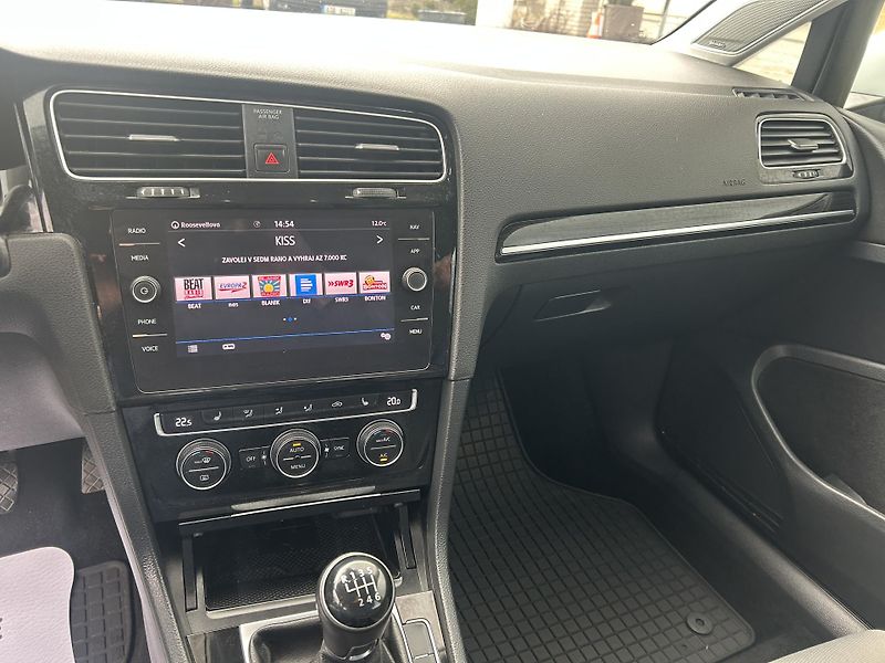 Volkswagen Golf Variant 2,0TDi Highline NAVI LEDMATRIX - fotka 53 z 69