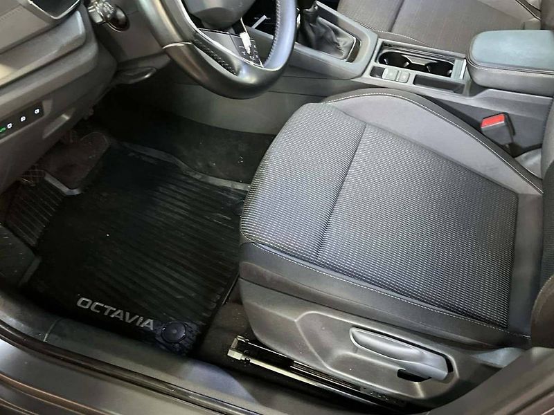 Škoda Octavia (2022) Ambition 1.5 TSI - fotka 12 z 20