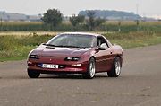 Sraz amerických vozů Chevrolet Camaro a Pontiac Firebird v Kolíně.