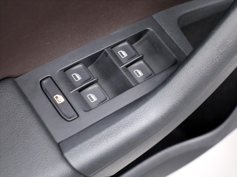 Škoda Octavia 2.0 TDI 135kW DSG Scout Xenon - fotka 15 z 28