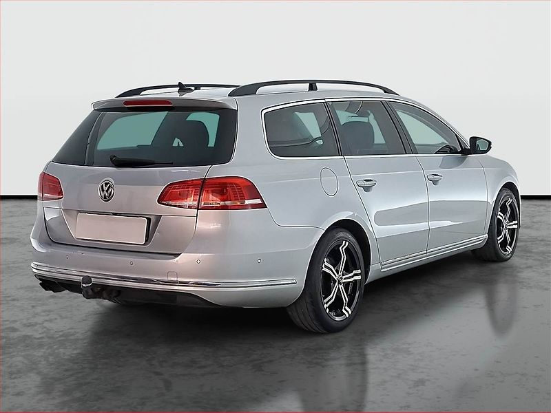 Volkswagen Passat (2012) 2.0 TDI, Automat, Xenony - fotka 5 z 19