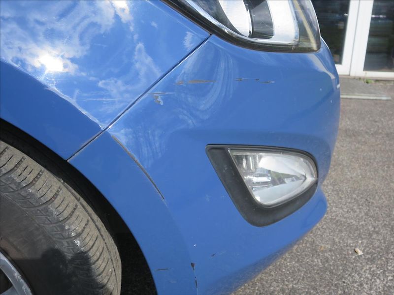 Hyundai i20 1,3  i - fotka 16 z 17