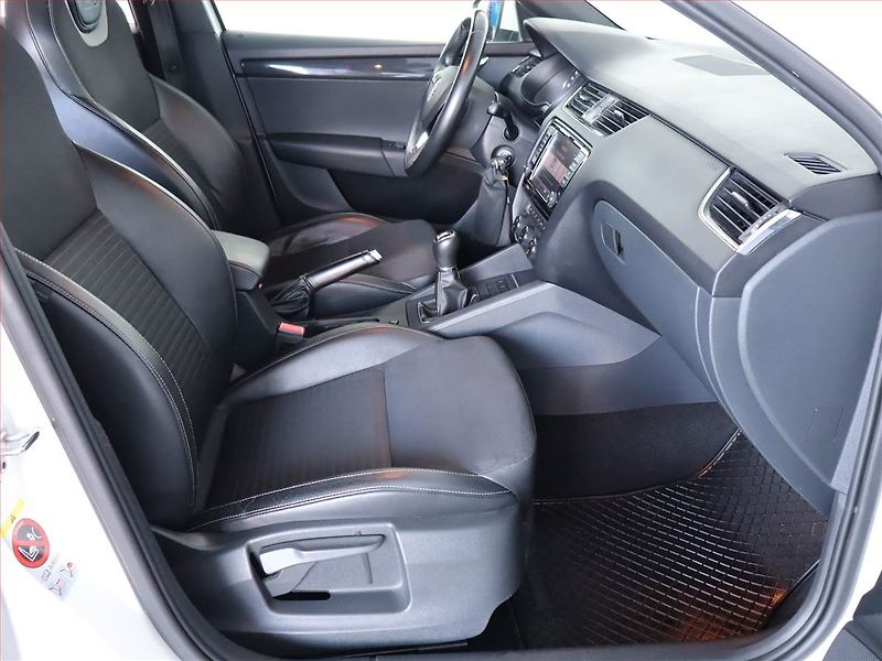 Škoda Octavia (2013) RS 2.0 TDI, Serv.kniha, Navi - fotka 9 z 19